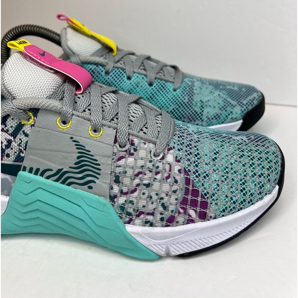 Nike Metcon 8 Graffiti graphics - Picture 10 of 16